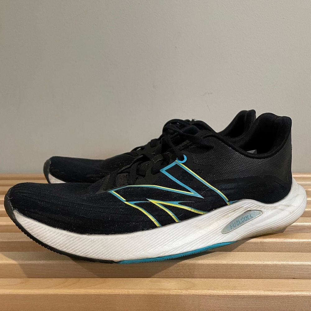 NEW BALANCE Fuel Cell Rebel V2 in Black sz M 9 for running, training, marathons